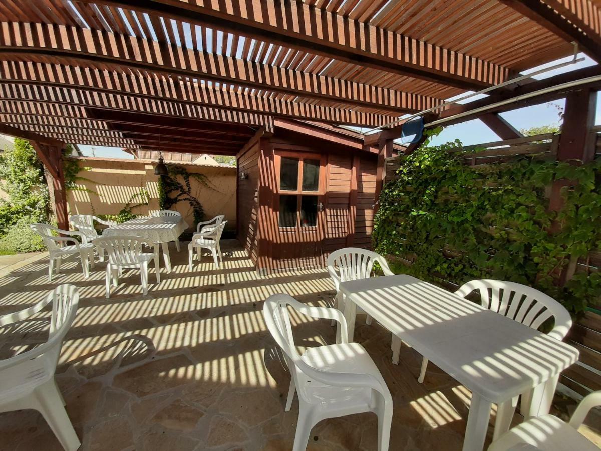 Familia Apartmanhaz Кестхей Экстерьер фото
