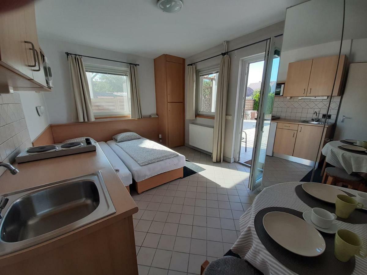 Familia Apartmanhaz Кестхей Экстерьер фото