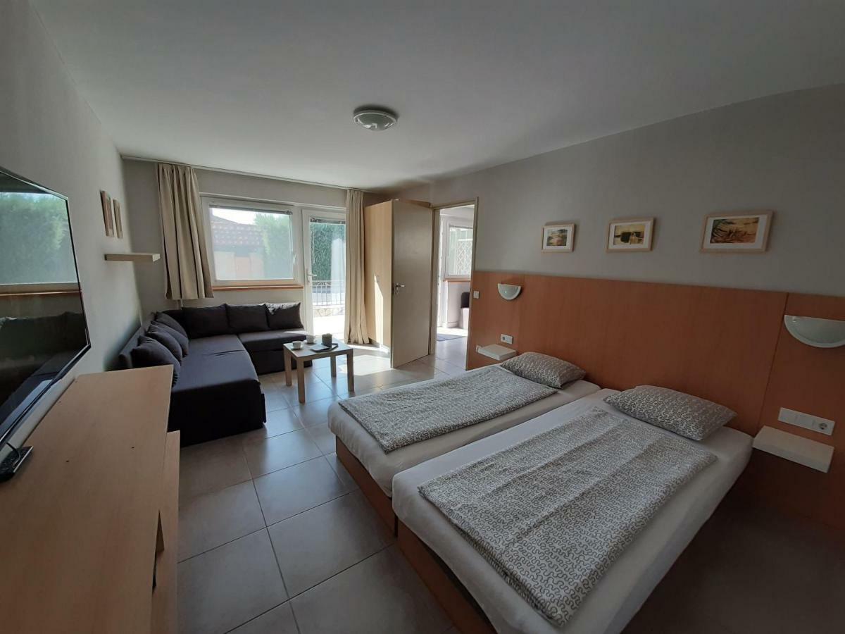 Familia Apartmanhaz Кестхей Экстерьер фото