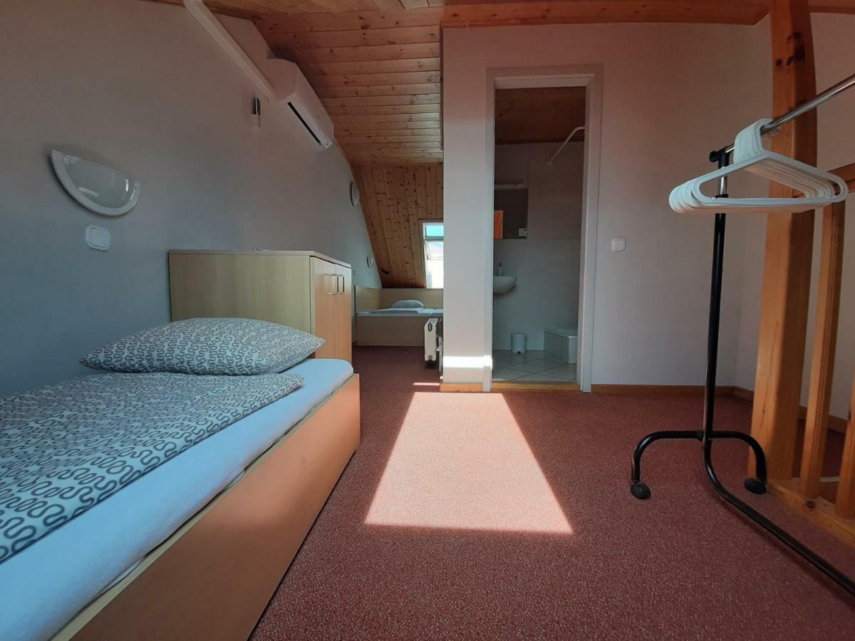 Familia Apartmanhaz Кестхей Экстерьер фото