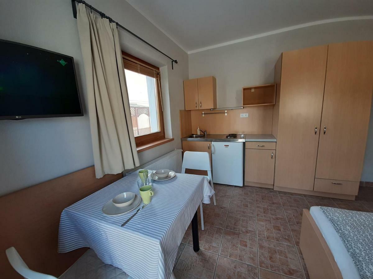 Familia Apartmanhaz Кестхей Экстерьер фото