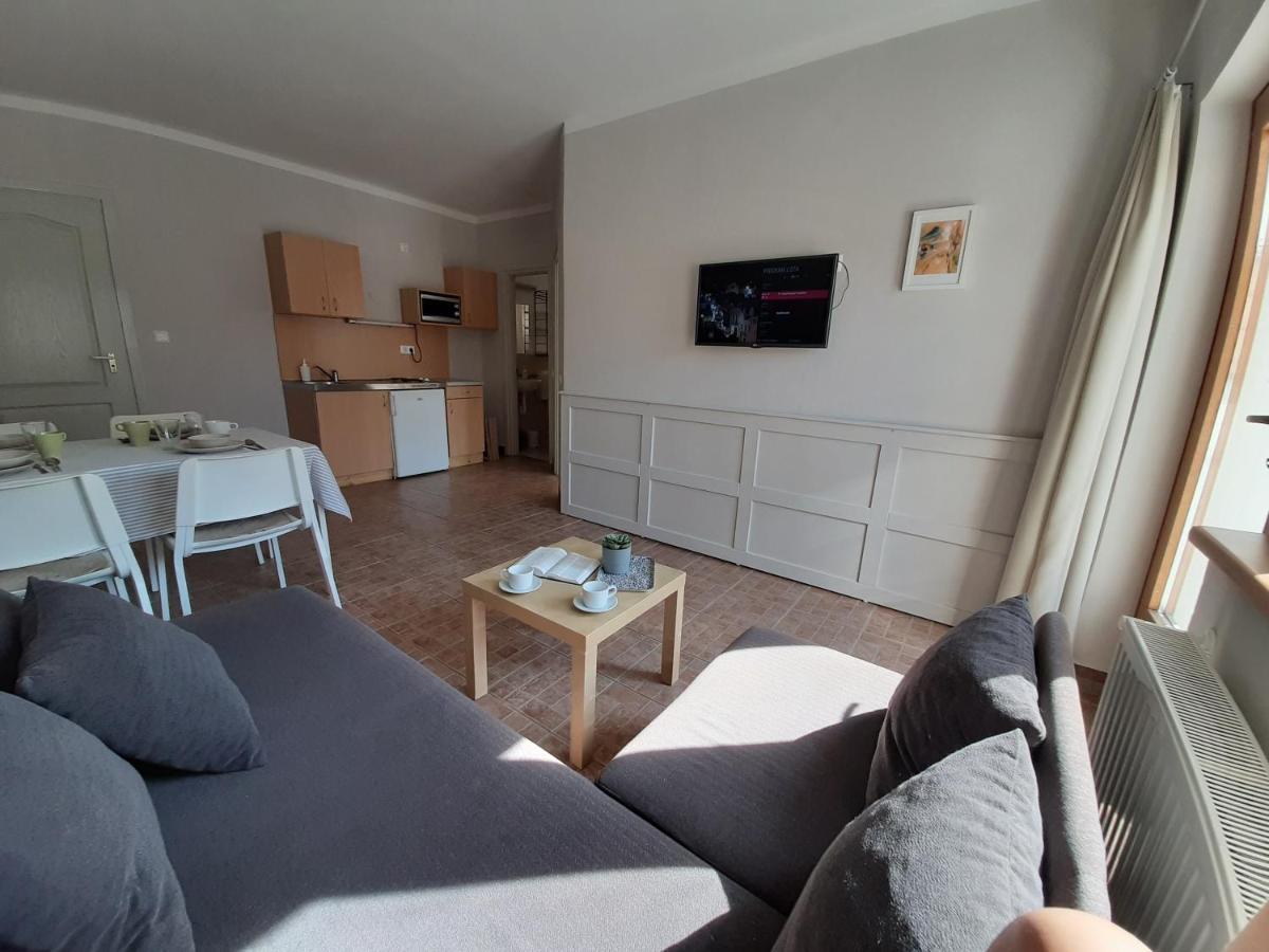 Familia Apartmanhaz Кестхей Экстерьер фото