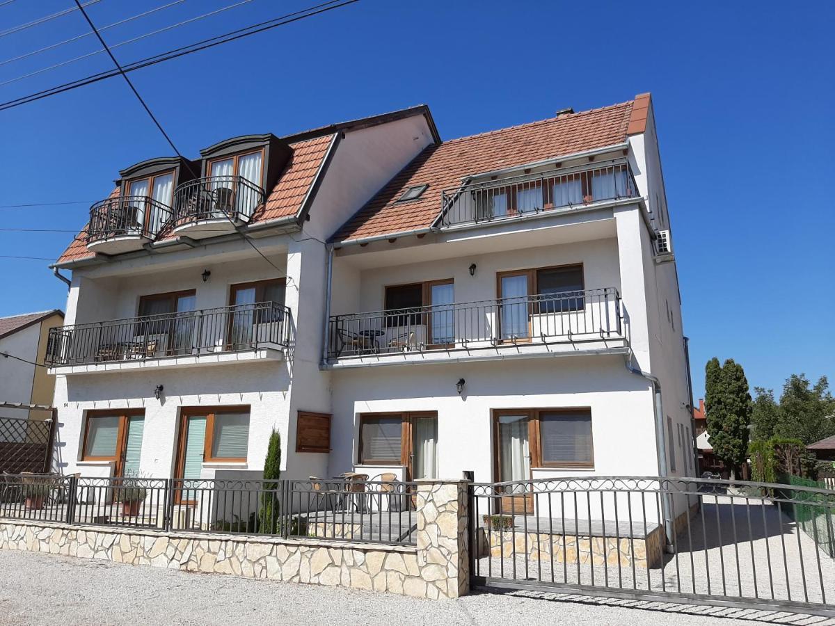 Familia Apartmanhaz Кестхей Экстерьер фото
